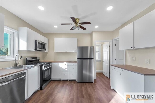 Building Photo - 124 S 7th Ave