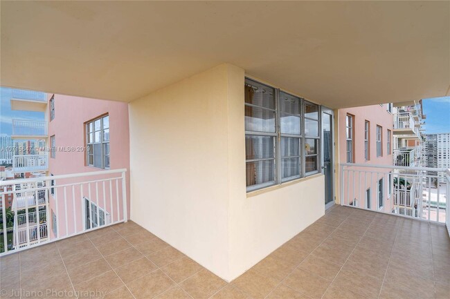 Foto del edificio - 251-174 174th St