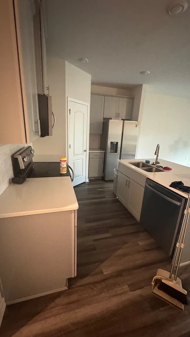 Foto del edificio - Room in Townhome on Joneshaven Dr