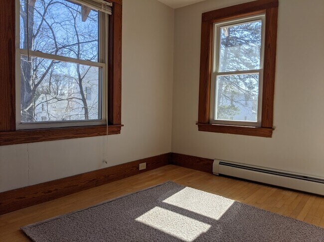 Dormitorio 3 - 47 W Main St