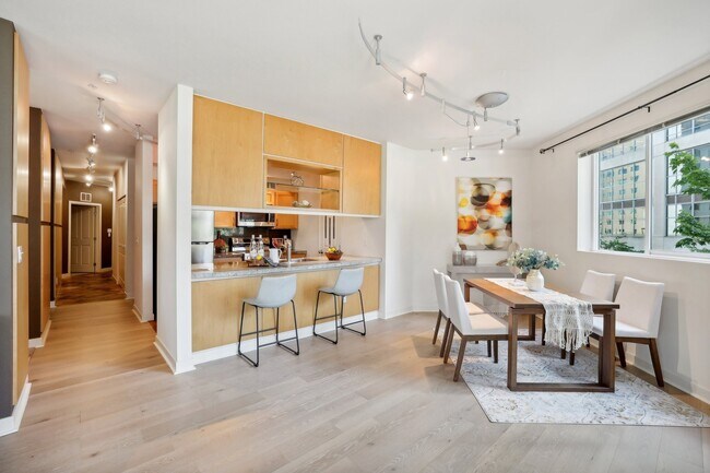 Foto del edificio - 300 110th Ave NE