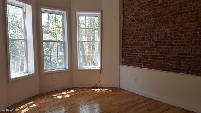 Building Photo - 369 Weirfield St