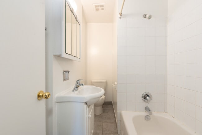 Photo du bâtiment - LARGE THREE BEDROOM TOWNHOUSE