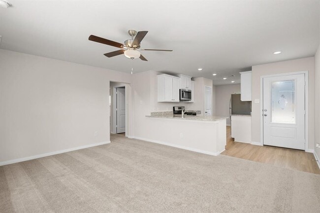 Building Photo - 10389 Sweetwater Creek Dr