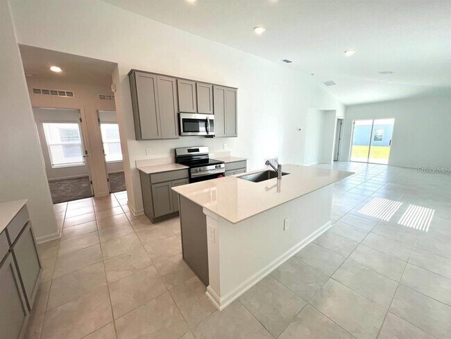 Foto del edificio - 3978 Ambrose Ave