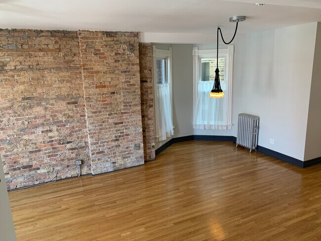 Building Photo - 1433 W Chicago Ave