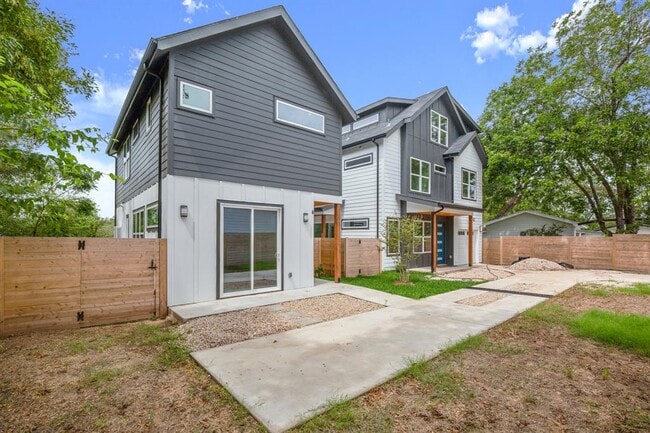 Building Photo - 5305 Ledesma Rd