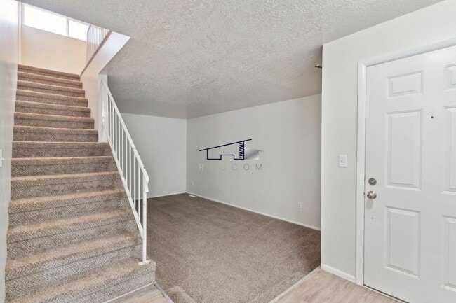 Building Photo - 281 Pheasantbrook Dr