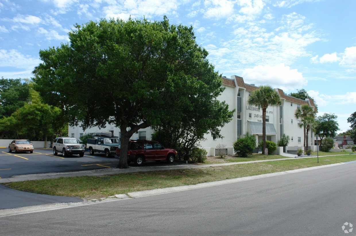 Lakeshore Apartments Apartments in Saint Petersburg, FL