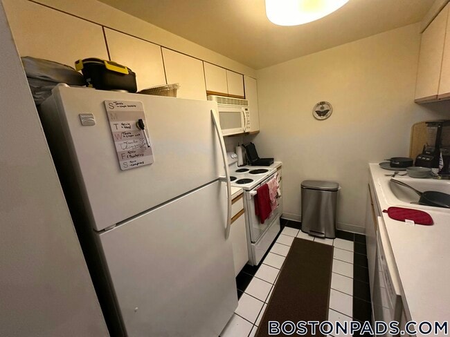 Building Photo - 1933 Commonwealth Ave