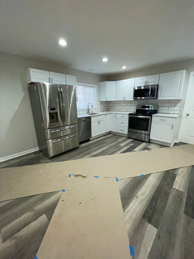 Foto del edificio - 3BR/2BA Home with Detached Garage & Large Yard