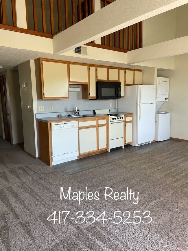 Building Photo - 2 Bed/2 Bath Unfurnished Penthouse Loft at...