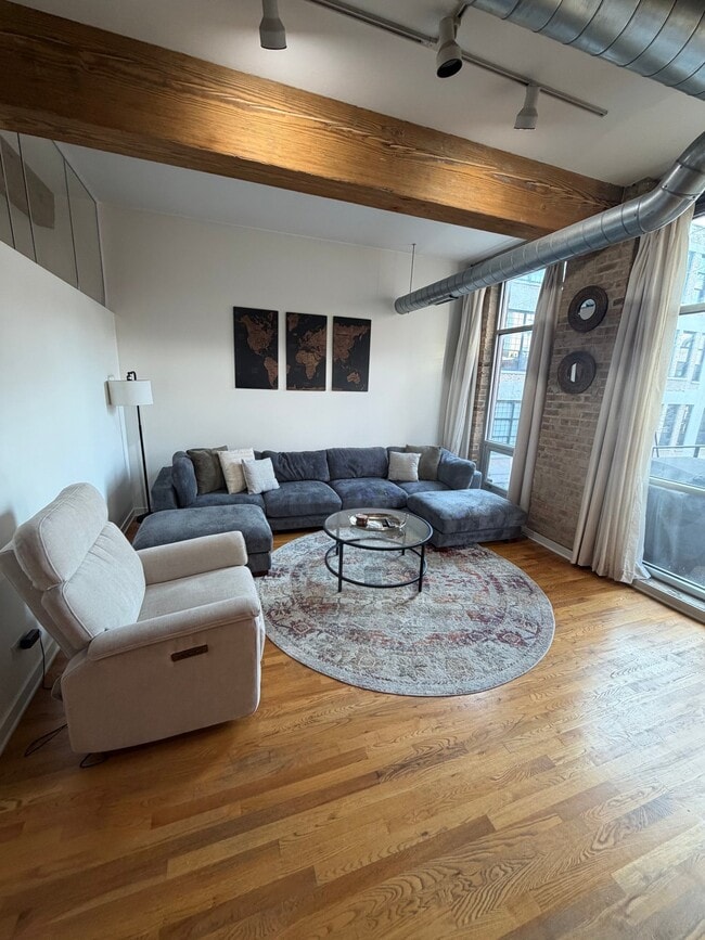 Photo - 1344 W Madison St (Chicago, IL) Apartment