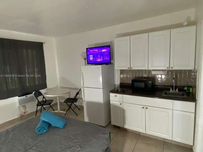 Foto del edificio - 709 NE 2nd Ct