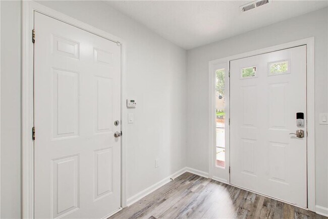 Foto del edificio - 2470 Stonegate Dr