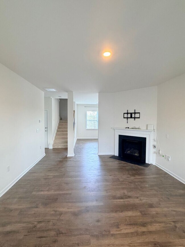 Foto del edificio - Beautiful 4 Bed, 2.5 Bath Home - Lawn Care Included!