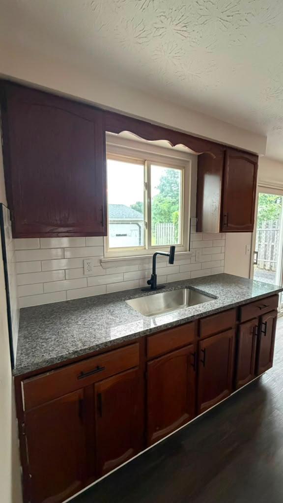Foto del edificio - 5830 Beech Dr