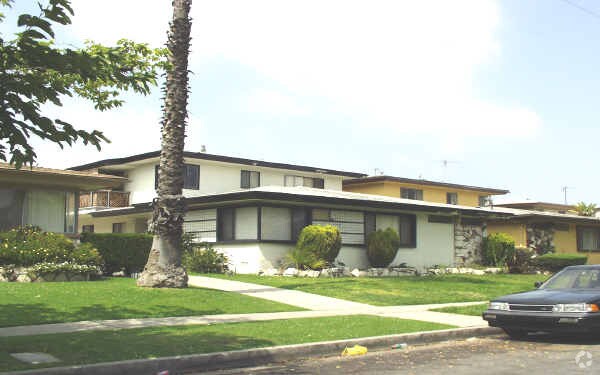 Primary Photo - 2801 W Rosecrans Ave
