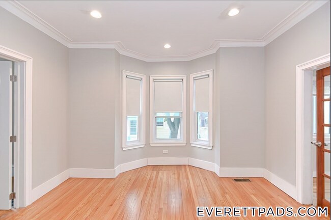 Building Photo - 134 Vine St