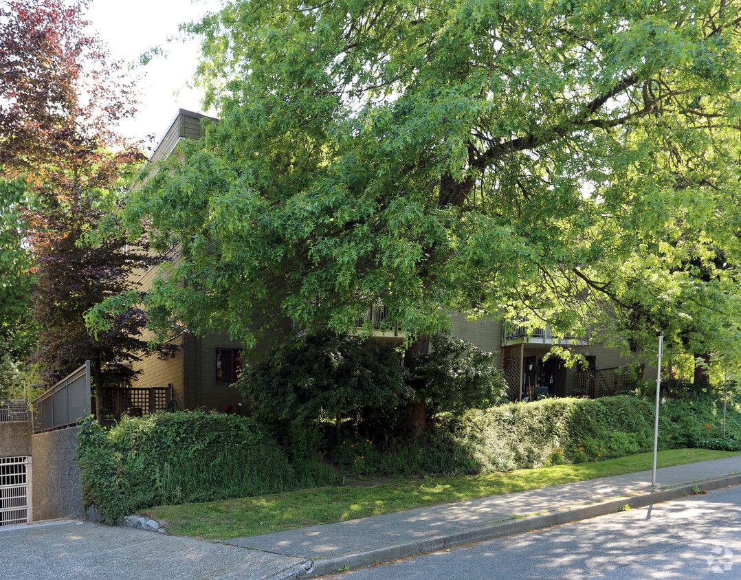 Building Photo - Seven Maples/ Woodcroft