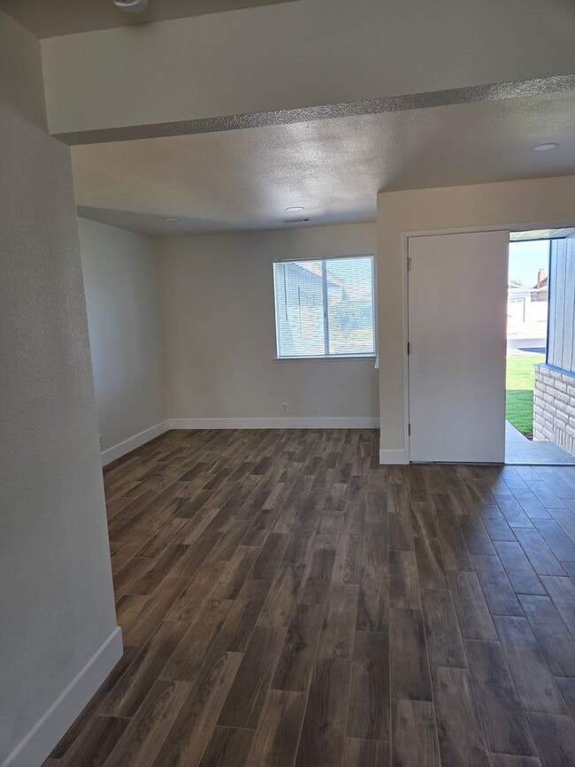 Building Photo - Four bedroom w/ pool