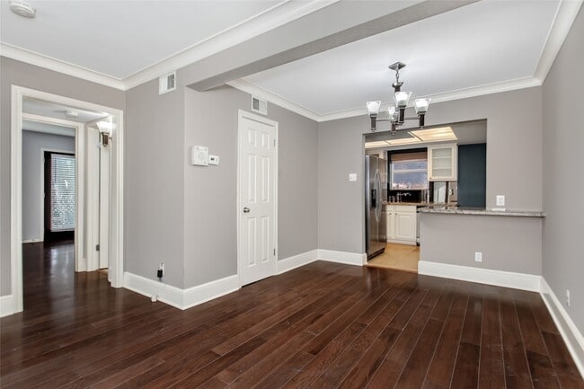 Building Photo - 10205 Regal Oaks Dr