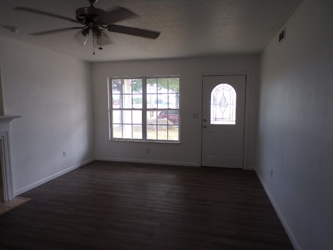 Building Photo - 901-903 Belle Valley Dr