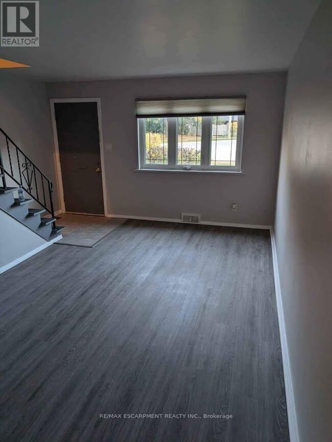 Building Photo - 134 Queen St