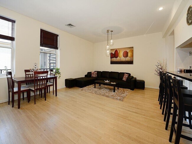 Building Photo - 456 9th St