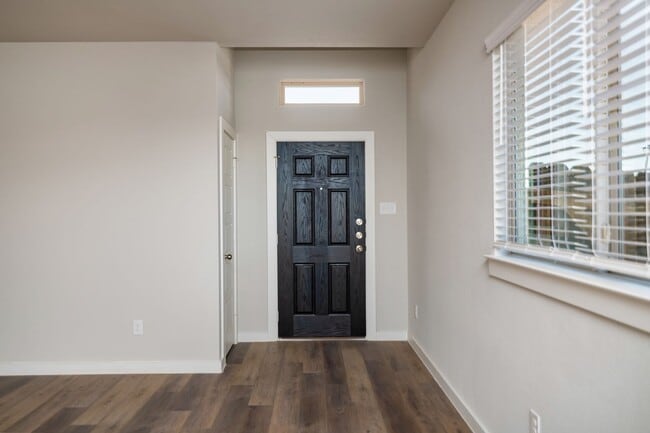 Building Photo - AVAILABLE NOW! GORGEOUS 3 BEDROOM DUPLEX LOCATED IN MIDLOTHIAN ISD!