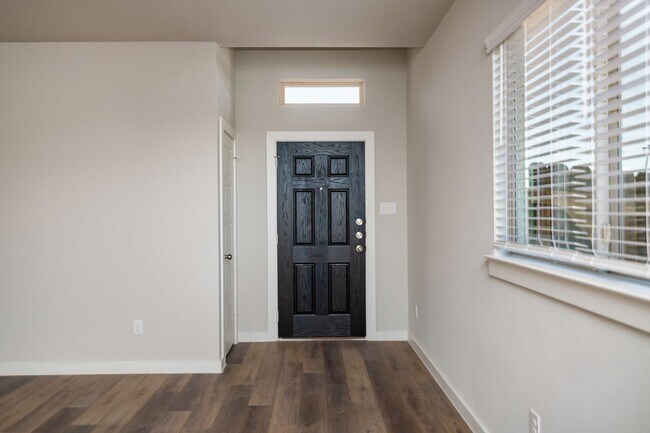 Foto del edificio - AVAILABLE NOW! GORGEOUS 3 BEDROOM DUPLEX LOCATED IN MIDLOTHIAN ISD!