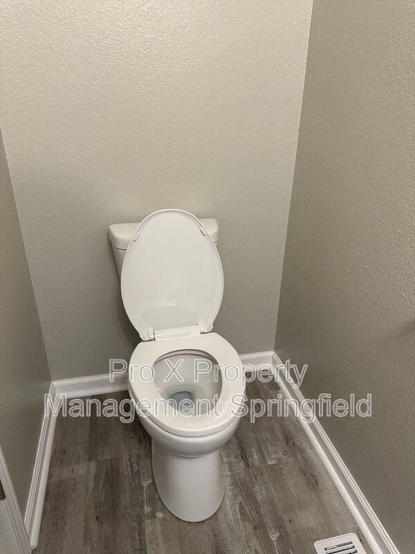 Foto del edificio - 214 W Madison St