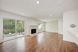 Building Photo - 1703 Hillcrest Ln