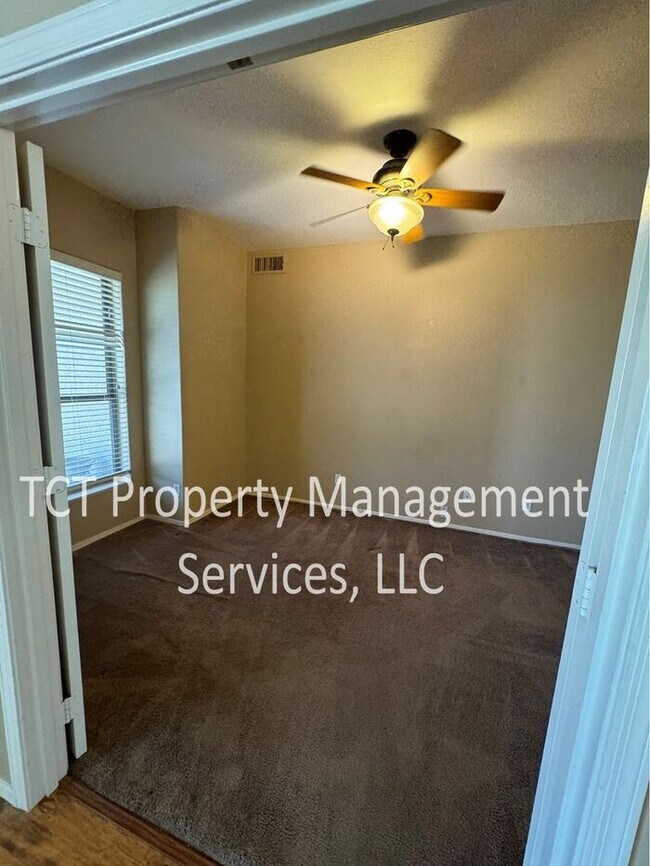 Building Photo - Beautiful 4 Bedroom Home with Private Pool