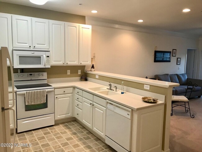Building Photo - 395 S Crow Creek Dr