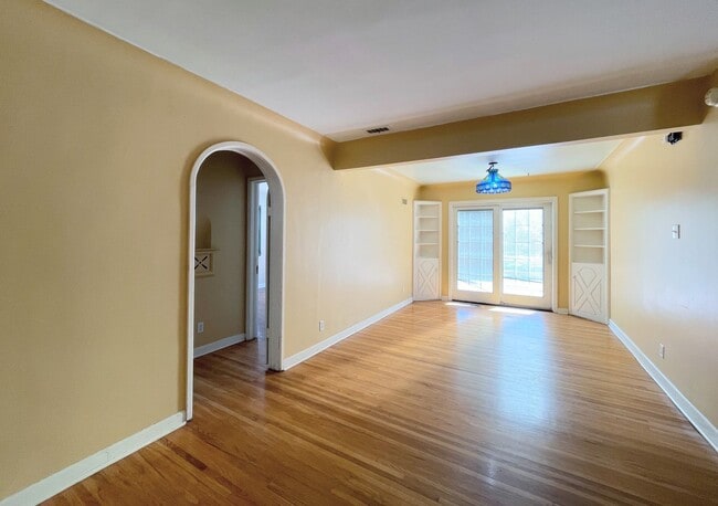 Building Photo - 405 Hyde Park Dr