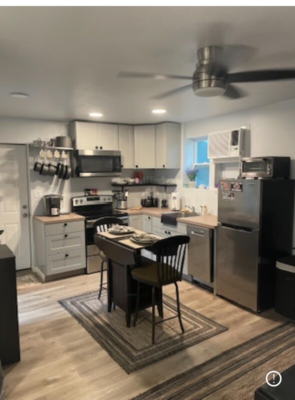 Foto principal - 3821 Rosetree Dr