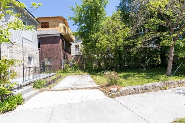 Building Photo - 672 Cascade Ave SW