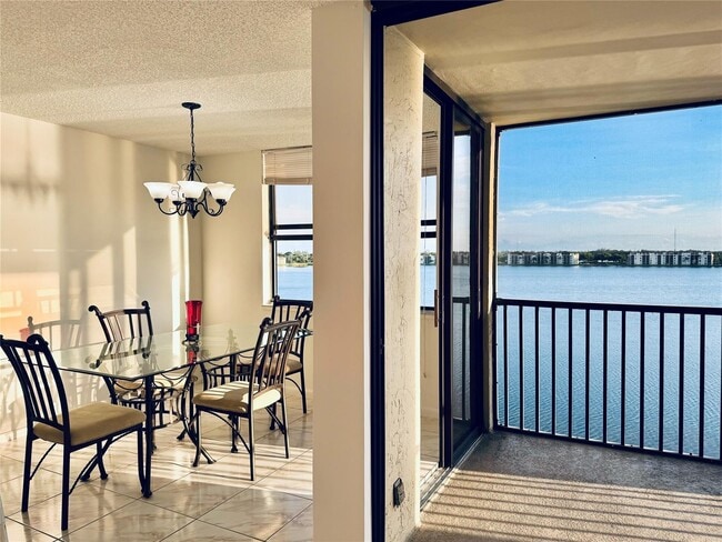 Building Photo - 105 Lake Emerald Dr
