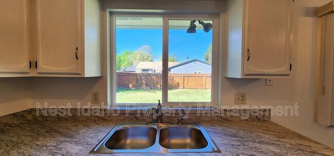 Building Photo - 1781 N Todd Way