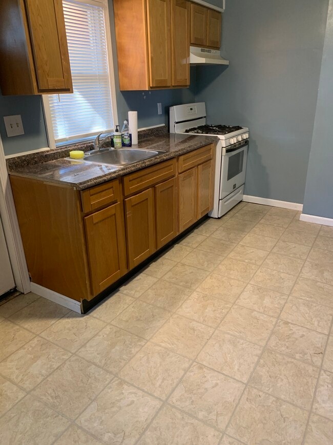 Foto del edificio - 54 Farr Ave