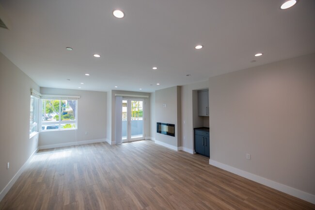 Foto del edificio - 10231 Woodbine St
