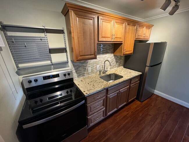 Foto del edificio - Updated Village District Condo in Raleigh