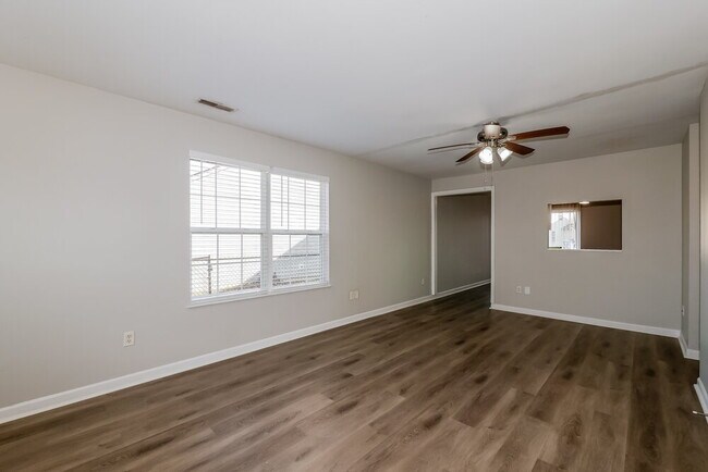 Foto del edificio - 2335 Layton Park Dr