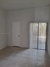 Building Photo - 2544 Riverside Dr