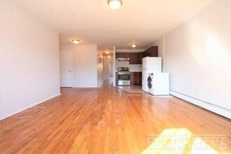 Building Photo - 319 Winthrop St