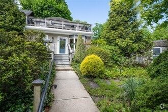 Building Photo - 32 Crescent Dr