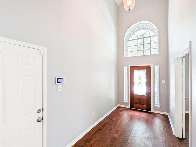 Foto del edificio - 6810 Summer Bridge Ln