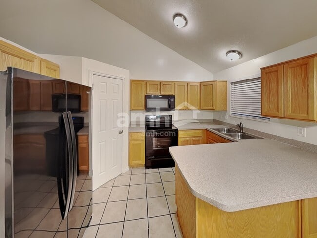Foto del edificio - 1454 Fowler Ave