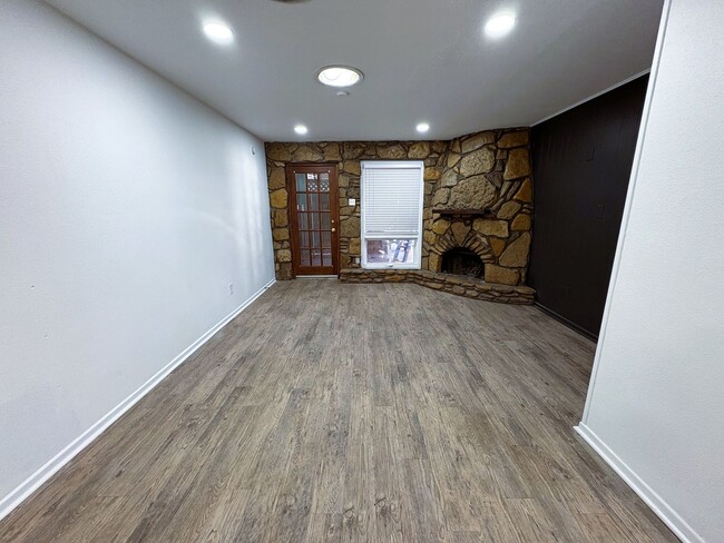 Foto del edificio - Breathtaking Home Located in Townwest Neig...